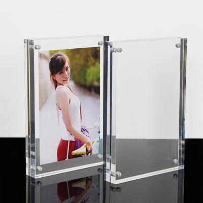China Hoher klarer magnetischer kundenspezifischer Foto-Rahmen-Acrylmaterial mit Doppeltem versah mit Seiten zu verkaufen