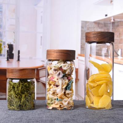 China Heat Resistant Glass Storage Bottle Jar With Acacia Wooden Screw Top Lid for sale