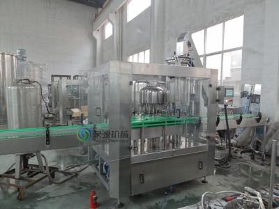 China Máquina de embotellado del vidrio de agua de 3000 BPH con la torsión del casquillo, máquina del relleno en caliente en venta