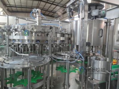 China Máquina de engarrafamento de vidro automática carbonatada 8000BPH da bebida com tampão de coroa à venda