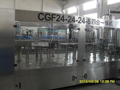 Κίνα υγρή μηχανή πλήρωσης μπουκαλιών ανοξείδωτου 3000 - 20000 Bph 4 In1 πλαστική κεφαλή κοχλίου προς πώληση