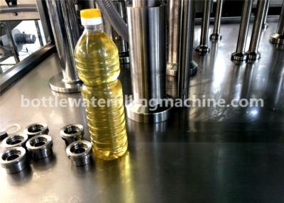 中国 3000BPH大豆油1Lのプラスチックびんの満ち、おおう機械2 1の 販売のため