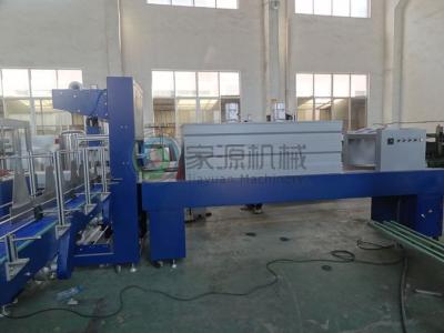 Chine Le PLC commandent la machine à emballer de rétrécissement 15000BPH pour l'eau minérale à vendre