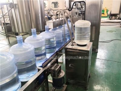 China Litros automáticos de SUS304 600BPH 20 máquina de engarrafamento da água de 5 galões com abre-garrafas à venda