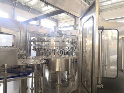 China Planta de engarrafamento do refresco, máquina de empacotamento da água de soda, equipamento da bebida da energia à venda