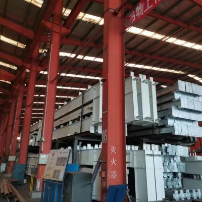 China Prefabricated  Steel Building Construction Water Bottling Plant Workshop en venta