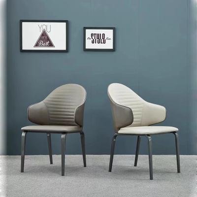 China Cadeiras graciosas com pernas de metal, cadeira de jantar de couro marrom PU à venda