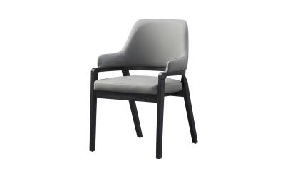 China Streamlined Minimalist Solid Wood Dining Chairs With Arms for sale