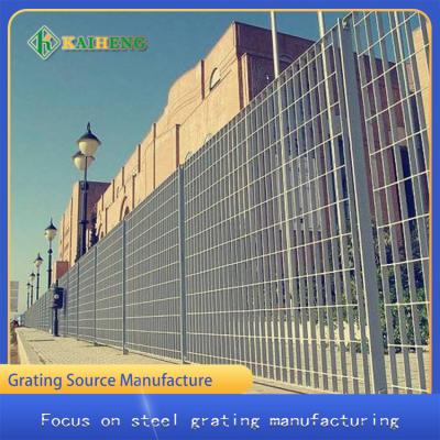 China Galvaniseerde de Koolstofstaalq235 Hete Onderdompeling Gelast Mesh Fencing Grid Customized Te koop