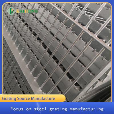 China HDP Metal Grate Fencing Enclosure Galvanized Grid For Animal Cage Construction for sale