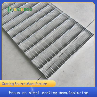 China Silver White Enclosure Steel Metal Grid Floor Mesh For Dog Cage for sale