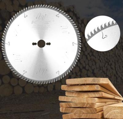 China Hoja de sierra circular universal del TCT de KWS para el corte de madera en venta