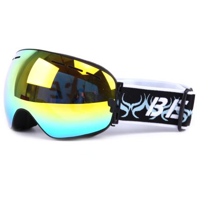 China Luxury Magnetic Snow Goggles Lightweight  High Density Ventilated Face Foam for sale