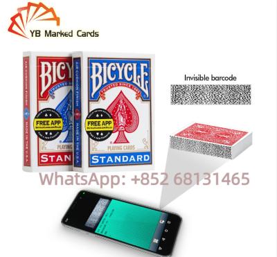 Chine Les cartes de jeu en plastique de bicyclette de tisonnier imperméabilisent le poids 154g de relief à vendre