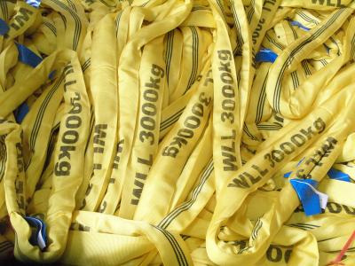 China Yellow 3T Polyester Lifting Sling Crane Lifting Straps For Cargo / Crane for sale