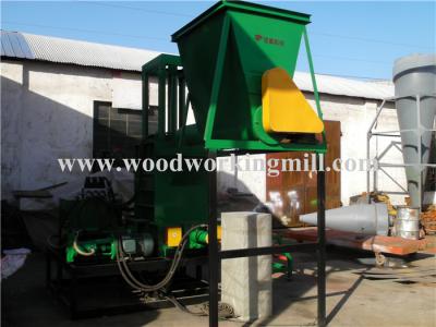 China Automatic packing machine press wood shavings into 20kg/bag for sale