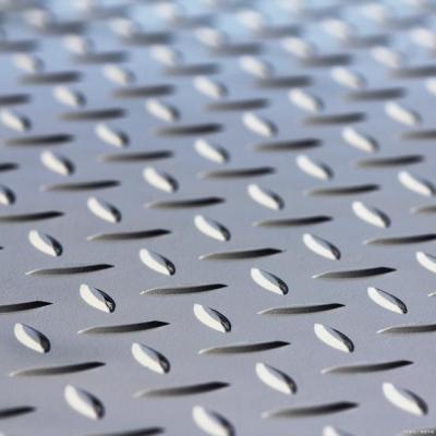 China Placa de aço inoxidável padrão de placa de pressão e resistência à corrosão para decoração à venda