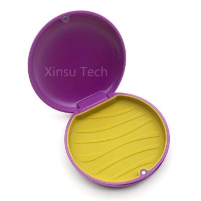 China Orthodontic Dental Retainer Container Colorful With 1 Silicone Pad for sale