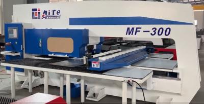 中国 300KN CNCのタレットの打つ機械自動サーボ タレットの出版物の薄板金 販売のため