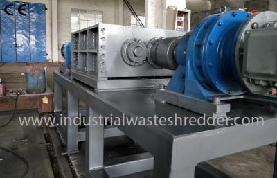 China Máquina doble de la trituradora del eje del pedazo, máquina plástica industrial de la trituradora en venta