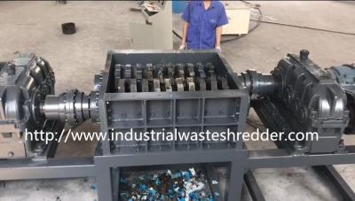 China Industrial Solid Waste Shredder 2 Motors Drive For Waste Wood Pallet for sale