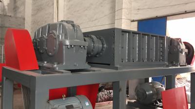 China HDPE Film-Abfall-Plastikzerkleinerungsmaschinen-Maschinen-hohe Präzisions-Stall-Leistung zu verkaufen
