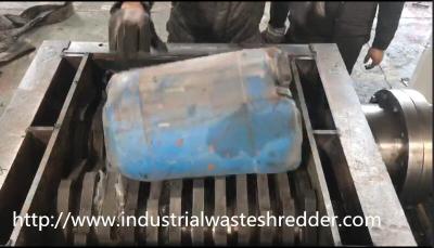 China Buena dureza del eje de la basura de la botella de la máquina doble de la trituradora para los pedazos plásticos en venta