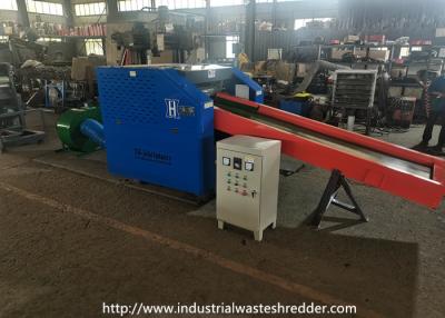 China Máquina de sobra de aislamiento plástica torcida de la trituradora de residuos de la cuchilla con los sacapuntas en venta