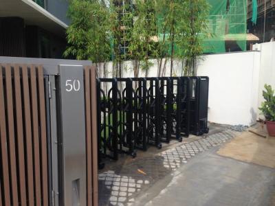 China Retractable Automatic Collapsible Gate Trackless For Residential Area for sale