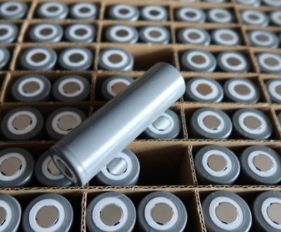 Китай Клетка литий-ионного аккумулятора 21700 перезаряжаемые LiFePO4 2200mAh продается