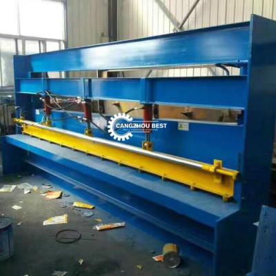 China Máquina de dobra de aço hidráulica da folha de metal de 4m 6m com etapa do pé à venda