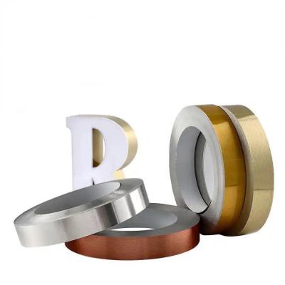 China Elegantes letras de canal de aço inoxidável Sus304 com letras de canal de metal AiSi à venda