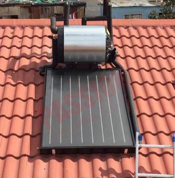 China Portable Solar Water Heater Freeze Resistant Flat Panel Solar Collector for sale
