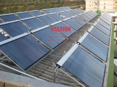中国 加圧ヒート パイプのソーラー コレクタのプールの太陽給湯器のアルミ合金は太陽ヒーターの太陽電池パネルを中心にした 販売のため