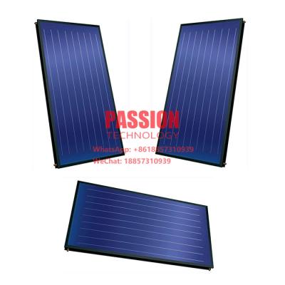 中国 平らな版の太陽給湯装置の青いコーティングの平らなコレクターの青いチタニウムの太陽熱コレクター 販売のため