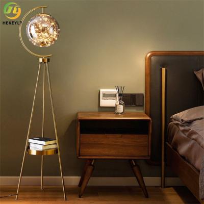 China Modern Simple Iron Floor Lamp Tripod Glass Shade Floor Light for Living Room à venda