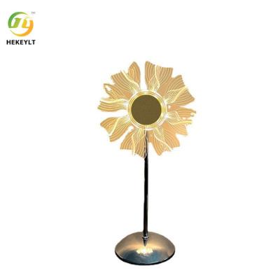 China 6w Windmill Led Bedside Table Lamp Iron And Acrylic Chrome Plug In And Touch Control à venda