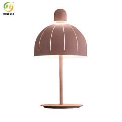 China Lámpara de mesa rosada material del hierro del LED para el sitio de los niños del dormitorio de la sala de estar en venta
