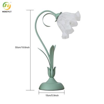 China Tenedor de cerámica de la lámpara de la lámpara de mesa de cristal de la flor del verde E27 en venta