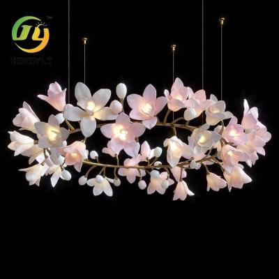 China Customized Luxury Flower Art Ceramic Modern Project Chandelier For Hotel Wedding Lobby à venda
