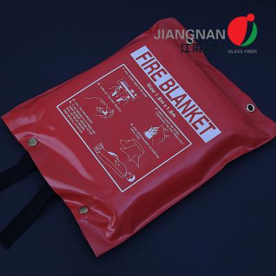 中国 Fiberglass Fire Blanket Soft Bag/Hard Box Protective Shield For People Emergency Fire Blanket 販売のため