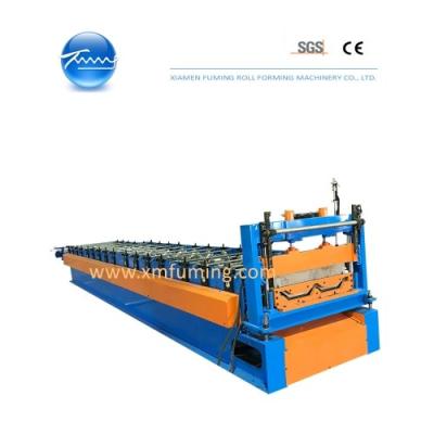 China Máquina de formación de rodillos de paneles de techo de metal sin tornillos Potente automático en venta