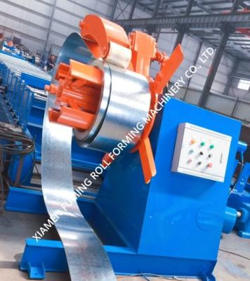 China Decoiler de bobina de acero hidráulico Descoiler que trabaja con máquina de moldeado de rodillos en venta