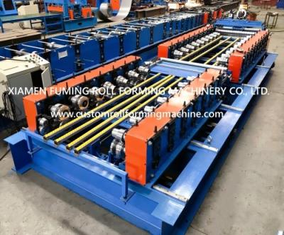 China Máquina de formación de rollos de paneles de sándwich estables línea de producción automática en venta