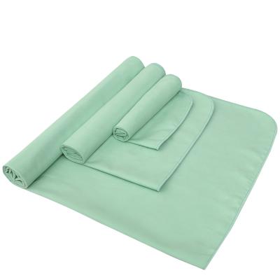 中国 緑の刺繍された適性のゴルフ スポーツによって発汗させるタオルのMicrofibre水泳タオルの習慣 販売のため