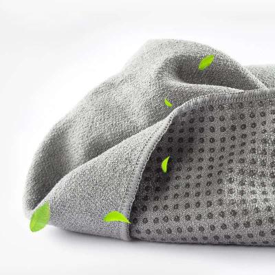 China Microfiber Yoga Towel Anti Slip Silicon Dot With Custom Design for sale
