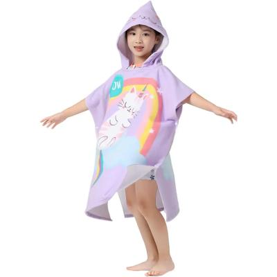 Chine Luxurious Microfiber Poncho Towel in Vibrant Hues Perfect for Summer Beach Days à vendre