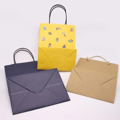 Китай Напечатанный логотип Kraft Paper Packaging Bag Подарочные изделия для ремесленников Покупки Биоразлагаемый бумажный пакет с ручкой продается