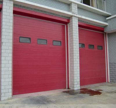 Chine Portes sectionnelles industrielles d'utilisation de caserne de pompiers, automatique en acier sectionnel de portes formé  à vendre