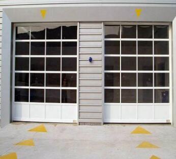 China Puerta de arriba de aluminio revestida del polvo, puertas de aluminio a la vista del garaje en venta